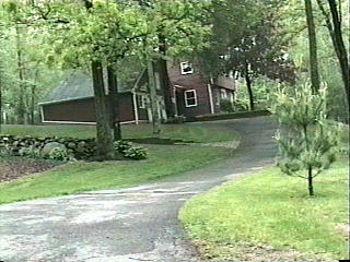 Building photograph for 11 WOODS EDGE RD